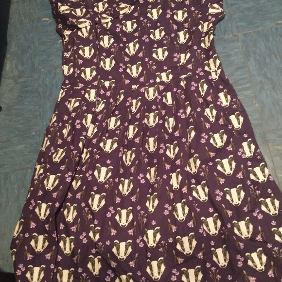 QUIRKY AND BEAUTIFUL RUN & FLY "BADGER PRINT" TEA PARTY DRESS - Picture 3 of 12